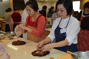 シュトーレンをつくる様子